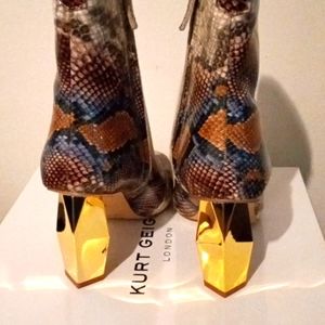 Woman's Kirk Geiger snubtoe daxson boots. New with box